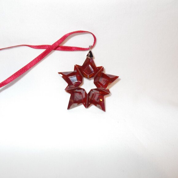 Swarovski 2019 small red star holiday ornament #5524180 in box with paper. - Picture 1 of 4